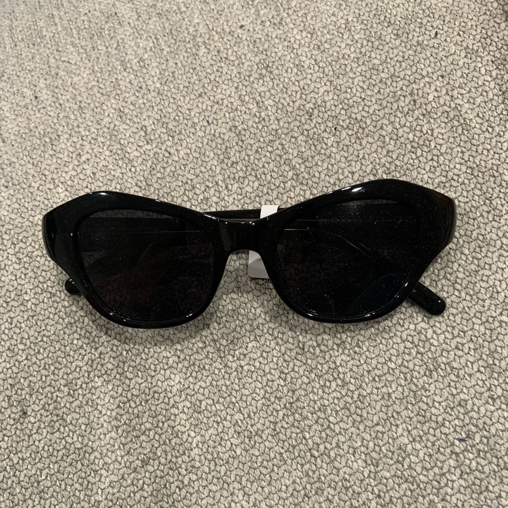 Black Cat Eye Shades 🕶✨